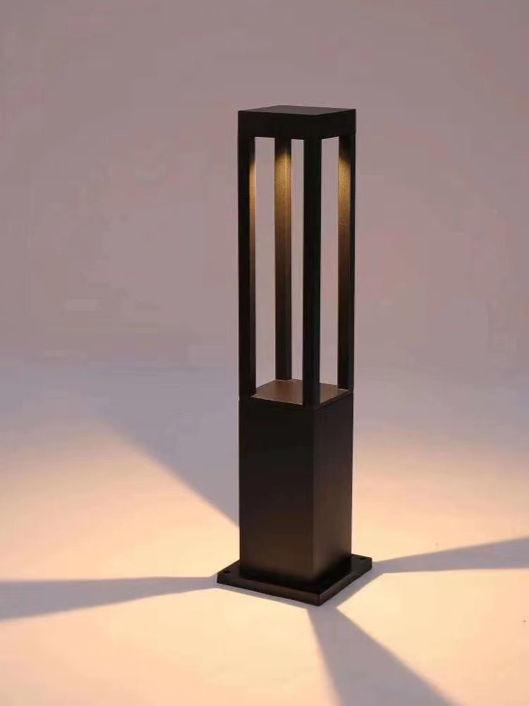 SU-2408 Garden Light